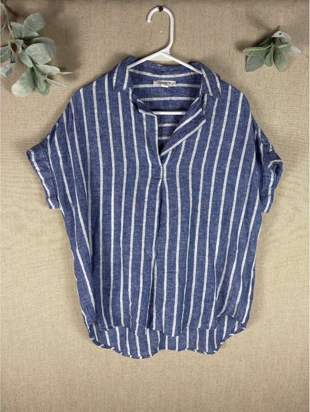 Beachlunchlounge > Blue Seersucker Linen Short Sleeve V Neck Shirt Beach Medium